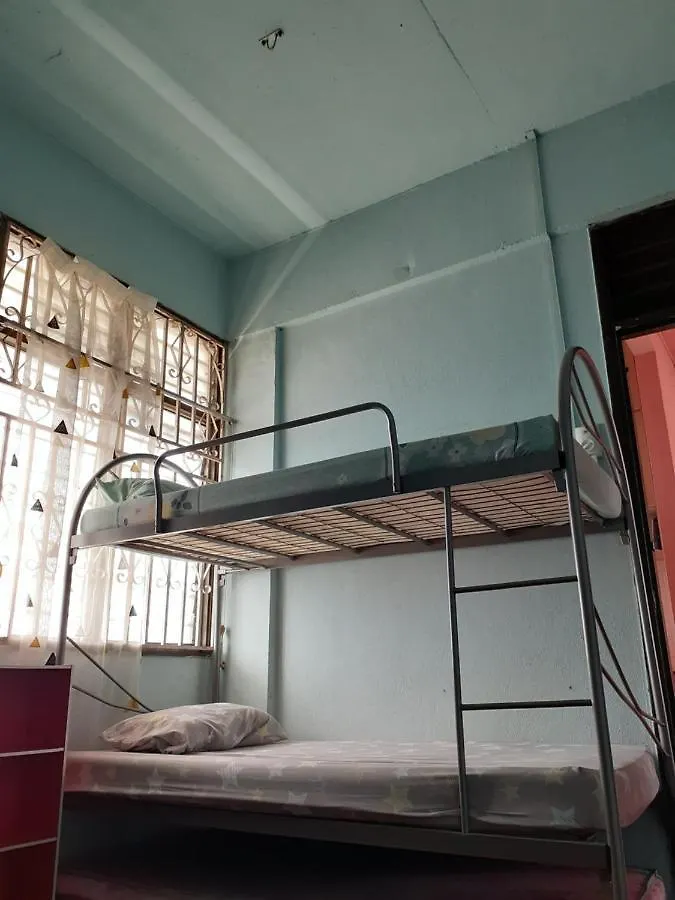 Homestay Idaman Tun Hussein - Harga Untuk 1 Rumah ,1 Bilik ,1 Bilik Air 4 Single Bed - Not Sharing ペライ アパート