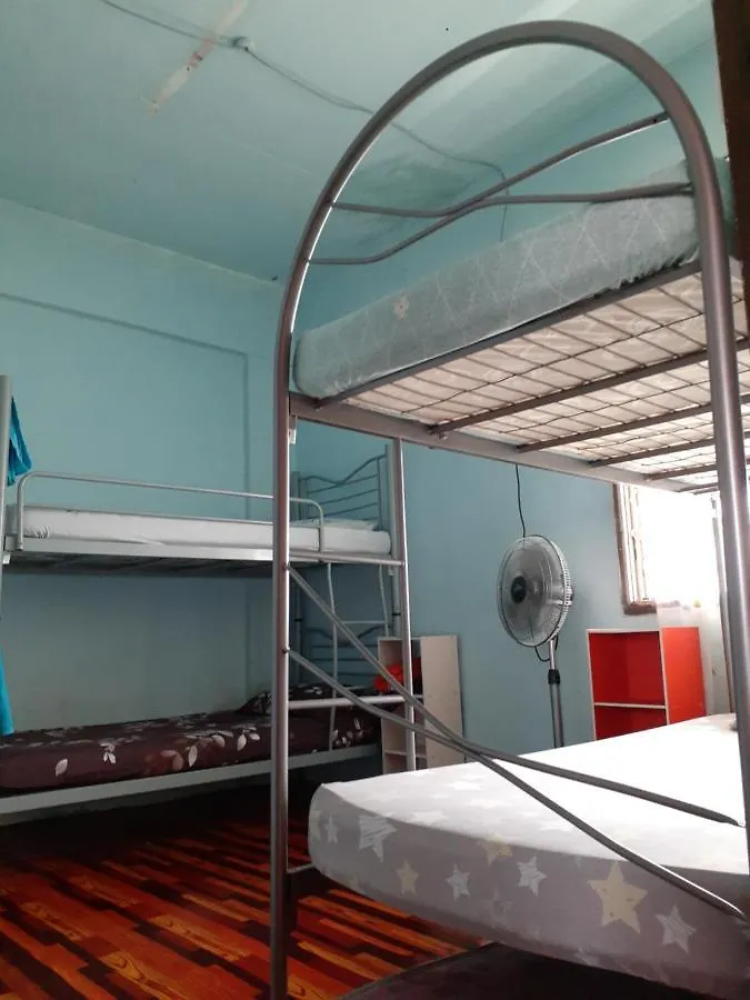 Homestay Idaman Tun Hussein - Harga Untuk 1 Rumah ,1 Bilik ,1 Bilik Air 4 Single Bed - Not Sharing ペライ アパート