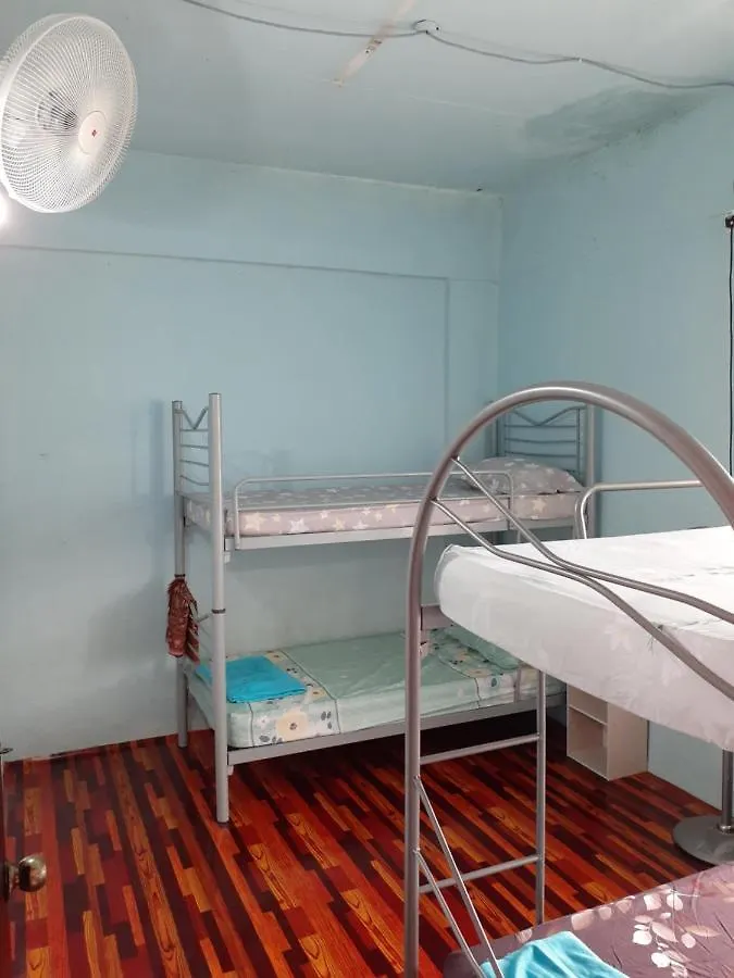 Homestay Idaman Tun Hussein - Harga Untuk 1 Rumah ,1 Bilik ,1 Bilik Air 4 Single Bed - Not Sharing ペライ 0*,