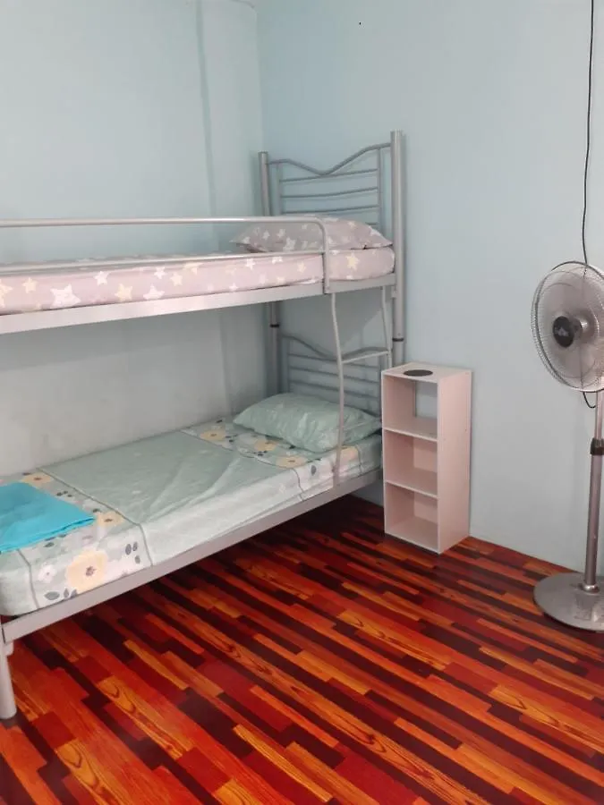 Homestay Idaman Tun Hussein - Harga Untuk 1 Rumah ,1 Bilik ,1 Bilik Air 4 Single Bed - Not Sharing contacts