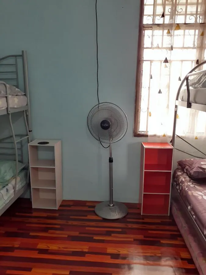 Homestay Idaman Tun Hussein - Harga Untuk 1 Rumah ,1 Bilik ,1 Bilik Air 4 Single Bed - Not Sharing Perai 0*,  Malaysia