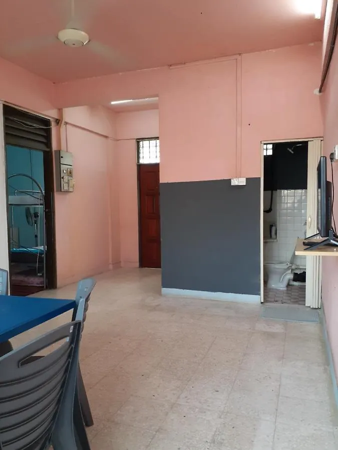 Homestay Idaman Tun Hussein - Harga Untuk 1 Rumah ,1 Bilik ,1 Bilik Air 4 Single Bed - Not Sharing Perai 0*,  Malaysia