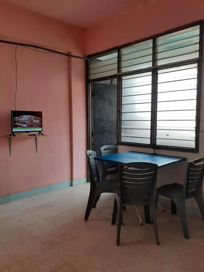 Homestay Idaman Tun Hussein - Harga Untuk 1 Rumah ,1 Bilik ,1 Bilik Air 4 Single Bed - Not Sharing Perai